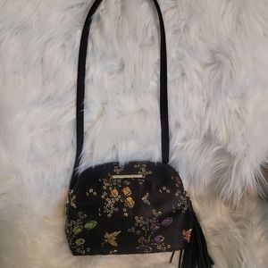 steve madden very beautiful black foral and bird crossbody purse with tassel